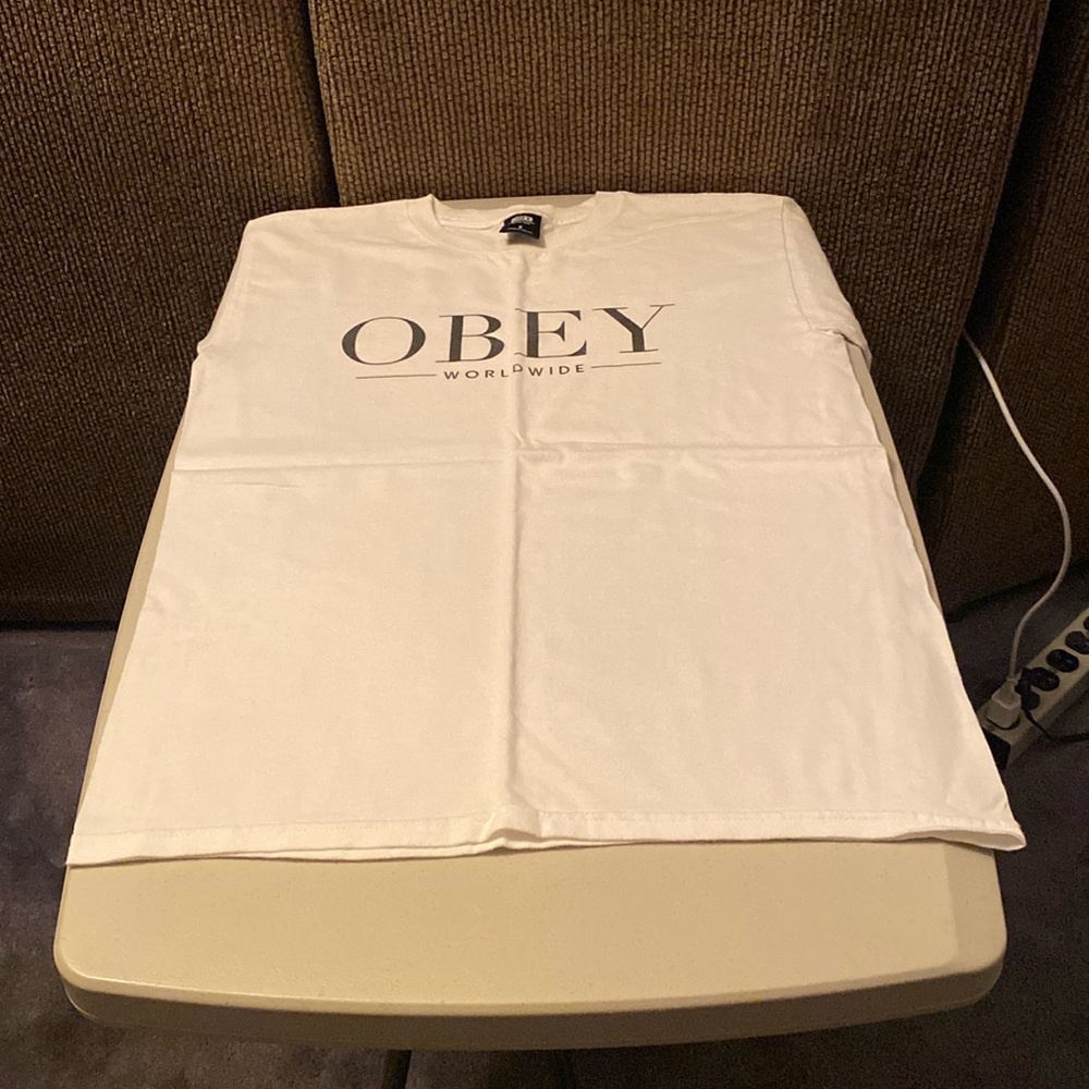 Obey short sleeve t-shirt. Size: S. Color: White